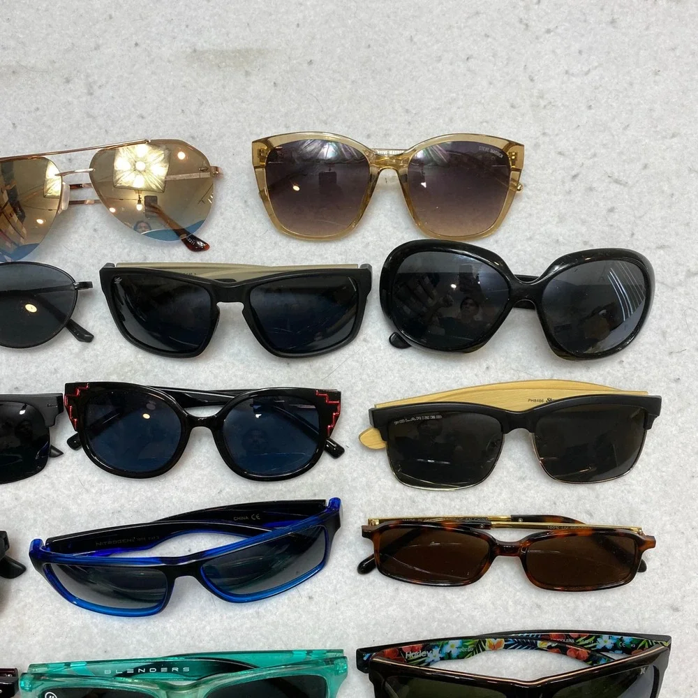 Lot Of 20 Mixed Brand Sunglasses Lot Unisex OS Multicolored Wholesale Bundle